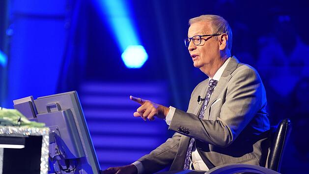 "Keiner ist unglücklicher ausgeschieden als Sie", bedauert Günther Jauch die Fehlentscheidung des Kandidaten.