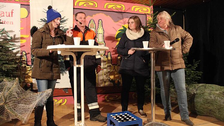 Dorfgeschehen (von links: Kerstin Link, Rudi Will, Veronika Erb, Ute Becker)  Foto: Birgit Will
