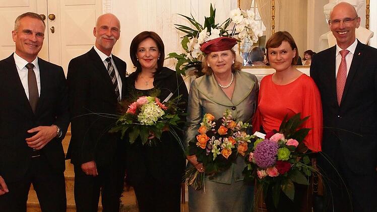 Empfang der Mediengruppe Oberfranken (Saale-Zeitung) beim Kissinger Sommer 2016: Das Bild zeigt (von rechts) Walter Schweinsberg (Sprecher der Geschäftsführung), Vesselina Kasarova, Intendantin Kari Kahl-Wolfsjäger, Ricarda Merbeth, Oberbürgermeister Kay Blankenburg und Alexander Subat, GF Kissinger Verlagsgesellschaft. Foto: H. Beyer
