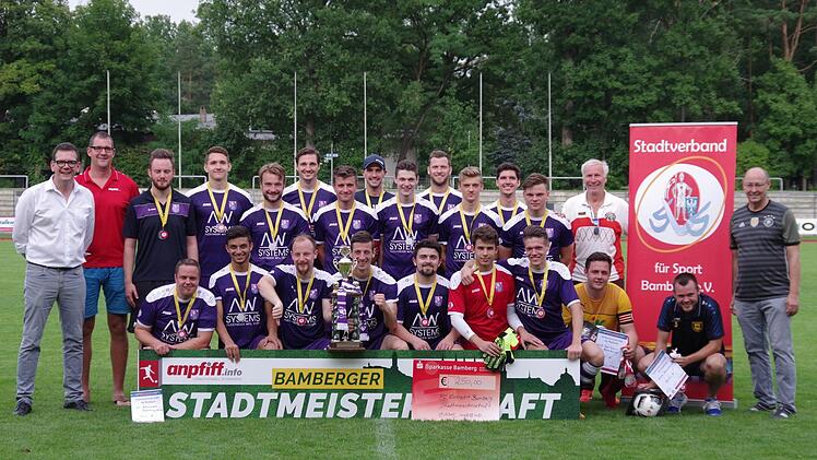 Das erfolgreiche Team des FC Eintracht Bamberg 2010  Foto: anpfiff.info