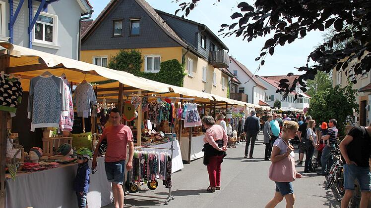 Frühjahrsmarkt und Fischerfest lockten viele Besucher nach Mitwitz. Foto: Herbert Fischer