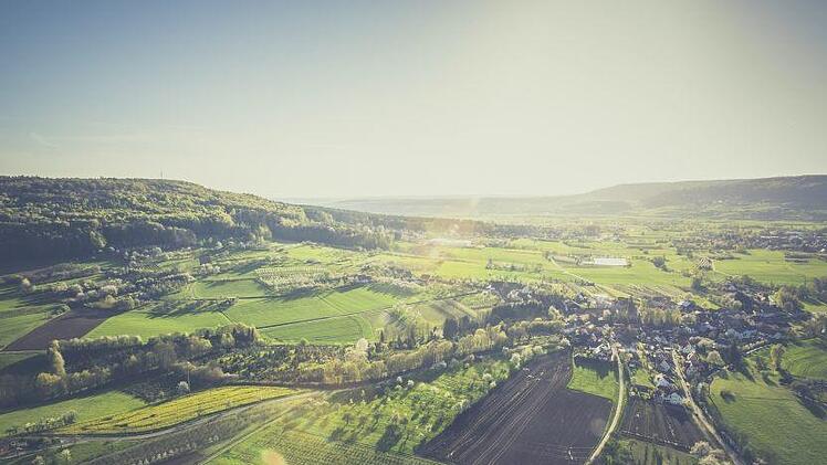 Ausblick vom Walberla im Vorland der Fr&auml;nkischen Alb. Foto: Markus Spiske, pixabay