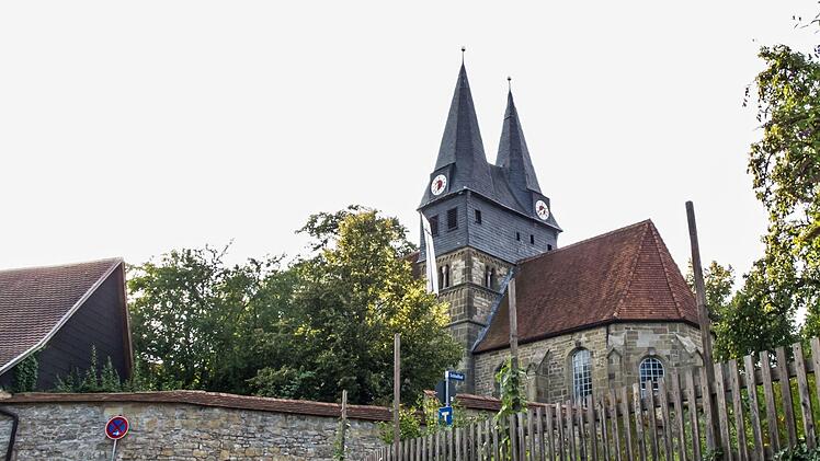 Blick auf die Kirche St. Laurentius in MeederFoto: Jochen Berger