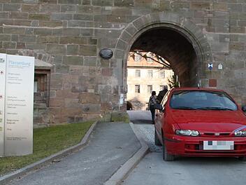 Für den Individualverkehr ist die Zufahrt zum Kasernenhof nur in den Wintermonaten möglich. Die Stadt würde das gerne ändern. Woran es scheitert - darum ging es bei der Bürgerversammlung.Foto: Archiv/Stephan Tiroch