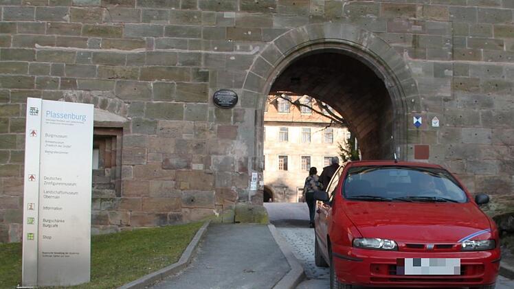 Für den Individualverkehr ist die Zufahrt zum Kasernenhof nur in den Wintermonaten möglich. Die Stadt würde das gerne ändern. Woran es scheitert - darum ging es bei der Bürgerversammlung.Foto: Archiv/Stephan Tiroch