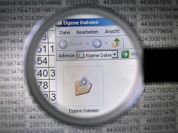 Der Mann soll über 400 Bilder und Videos von Kindern besessen haben.