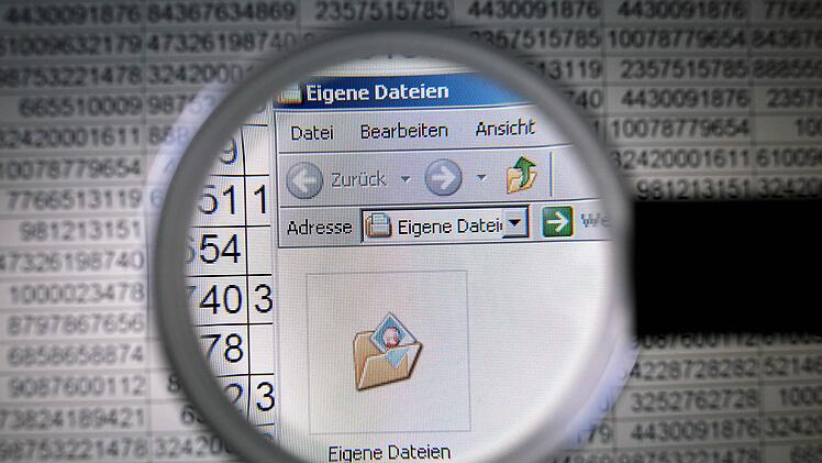 Der Mann soll über 400 Bilder und Videos von Kindern besessen haben.