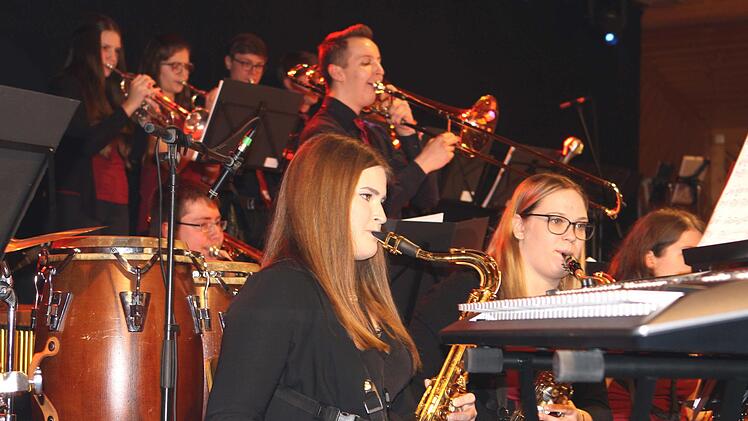 Der Gospelchor Kronach war zum zweiten Mal in Neufang zu Gast und hatte wieder die FGW Big-Band mitgebracht. Foto: Michael Wunder