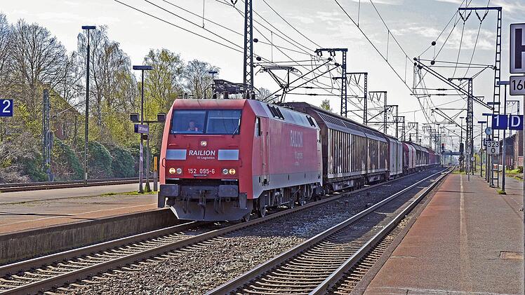 Eine Mutter meldete ihre T&ouml;chter als vermisst, nachdem diese alleine im Zug unterwegs waren.