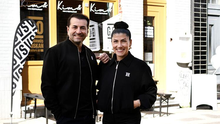 Elif Oskan und Ali G&uuml;ng&ouml;rm&uuml;ş m&ouml;gen und sch&auml;tzen einander. Ali: "Sie ist eine der besten K&ouml;che Europas." Elif: "Toller Mann, der kann sehr viel."