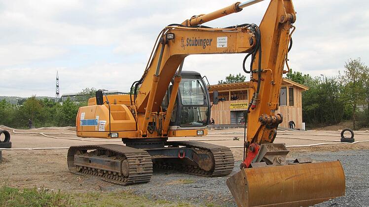 Fertig ist der neue Plassenburgring hinter des MCT Kulmbach noch nicht, aber die ersten Testfahrten finden bereits statt. Und am Wochenende steigt der erste Lauf zu den Xray-Nitromasters. Foto: Sonja Adam