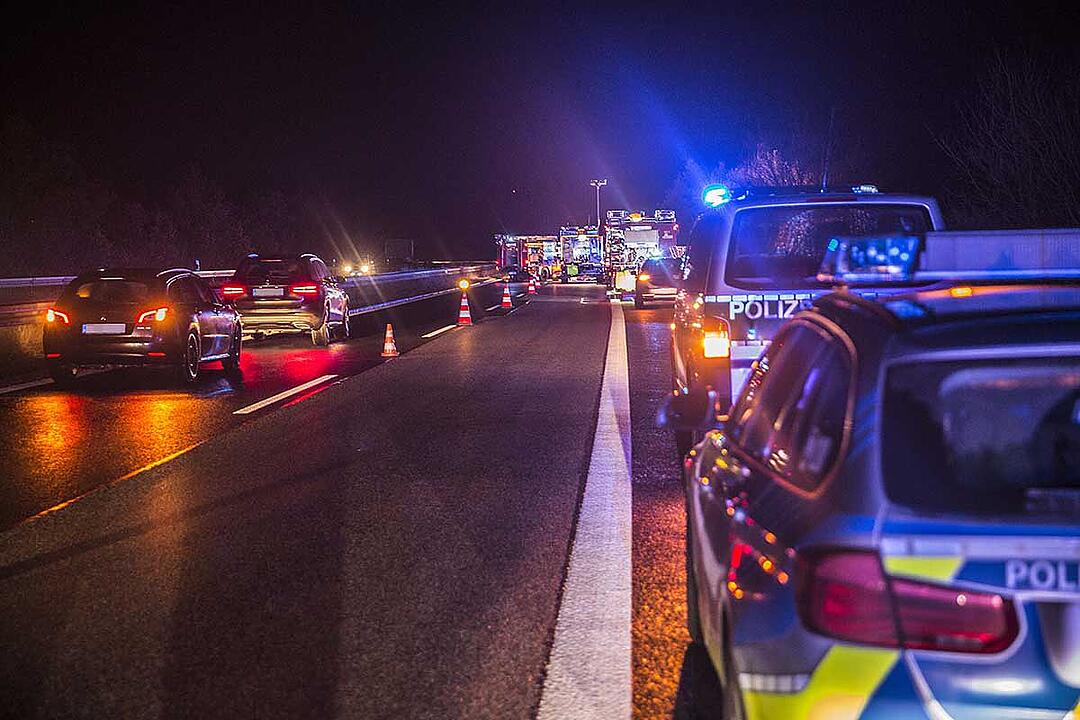 Haßfurt: Fahrer nach Unfall auf der A70 stundenlang eingeklemmt