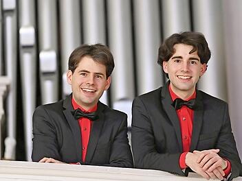 Markus und Pascal Kaufmann lassen am Sonntag, 10. Oktober, um 19 Uhr an der Mühleisenorgel in der Marienkirche in Königsberg die Moldau strömen.