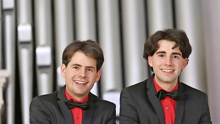 Markus und Pascal Kaufmann lassen am Sonntag, 10. Oktober, um 19 Uhr an der Mühleisenorgel in der Marienkirche in Königsberg die Moldau strömen.