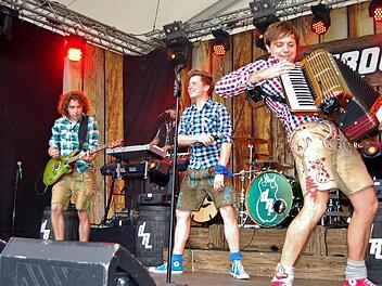 Die Dorfrocker sorgten für gute Stimmung und die Nüdlinger feierten ohne Zwischenfälle ihr Fest. Foto: Sigismund von Dobschütz