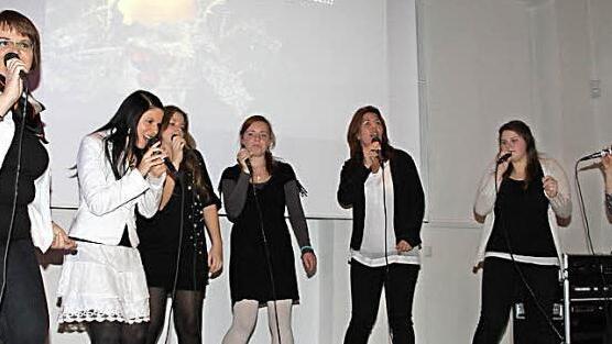 Mit ihrem Programm "Sounds from heaven" begeisterte die noch junge Band "Just Praise" das Lichtenfelser Publikum.  Foto: Gerda Völk