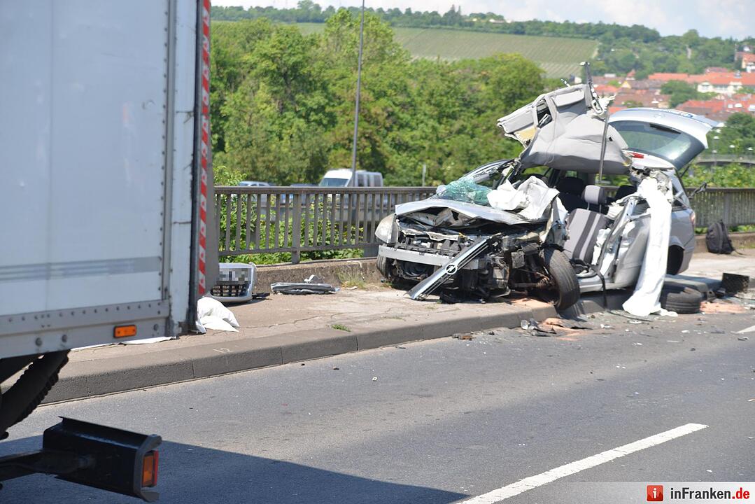 Autofahrer stirbt bei Unfall in Würzburg