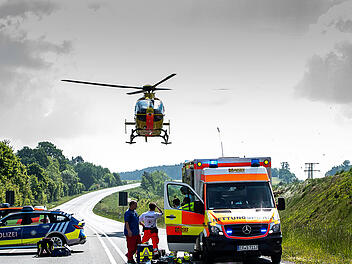 Verkehrsunfall auf der B8: Zwei Menschen sterben