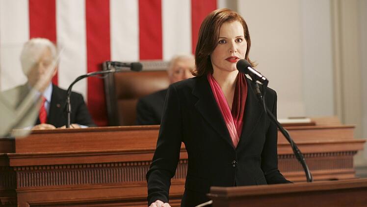 Washington steht Kopf: Als erste Frau in der Geschichte tritt Mackenzie Allen (Geena Davis) in der Serie "Welcome, Mrs. President" das Amt des US-Pr&auml;sidenten an.