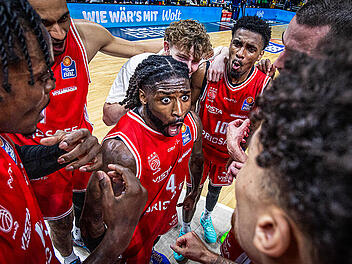 Fehlerfestival in Berlin: Bamberg schl&auml;gt den Meister