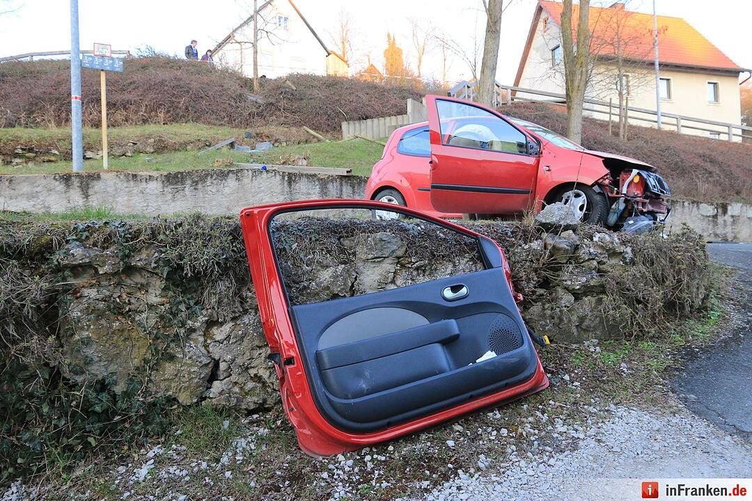 Pkw überschlägt sich in Hollfeld