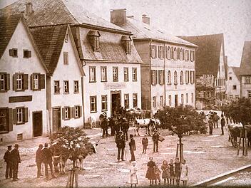 Auf dem Viehmarkt in Ebermannstadt kam man ins Gespräch. Bildnachweis: Archiv Rösch/Repro: Franze