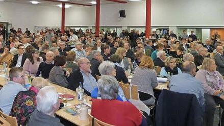 Über 400 Gäste waren in die Frauengrundhalle gekommen.