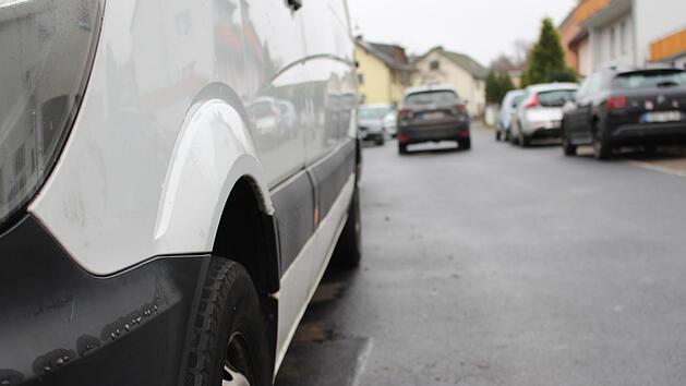 In der Valentin-Becker-Straße soll zukünftig eine einseitiges Parkverbot das Durchkommen erleichtern. Foto: Julia Raab