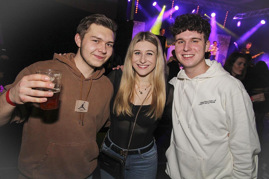 Mit vielen Party-Songs der 80er & 90er und Rock-Pop Klassikern