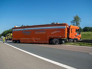 Vollsperrung der A3 nach Lkw-Unfall im Kreis N&uuml;rnberger Land