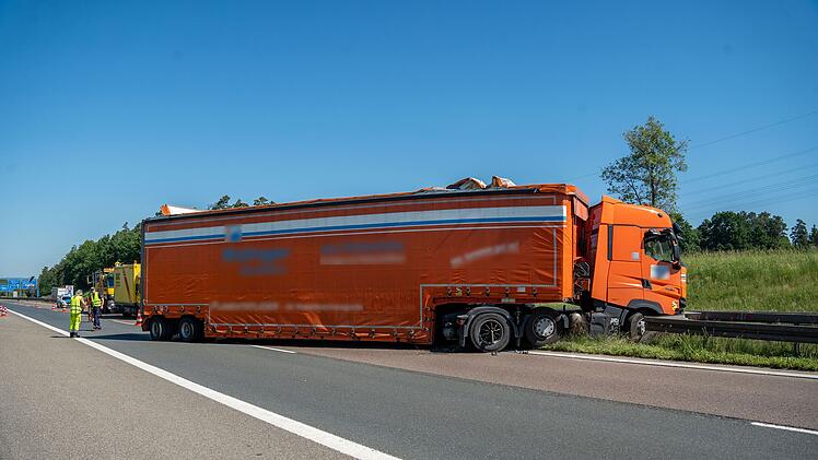 Vollsperrung der A3 nach Lkw-Unfall im Kreis N&uuml;rnberger Land