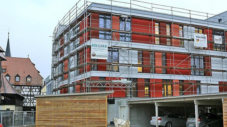 Die Fassade der Stadtbibliothek ist fertig. Sie soll wie ein Bücherregal aussehen.Fotos: Barbara  Herbst