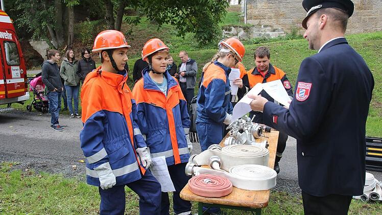 Die Jugendliche bei der Prüfung Foto: Michael Stelzner