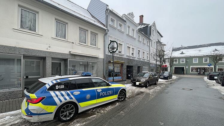 Rehau: Frau auf offener Straße mit dem Messer bedroht - Tatverdächtiger festgenommen