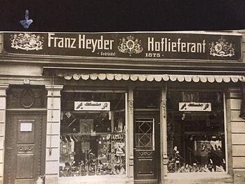 Ein Geschäft mit Geschichte: Gründer Franz Heyder war einst Hoflieferant. Heute ist Schuh Heyder eines der nur noch wenigen inhabergeführten Geschäfte in der Haupteinkaufsstraße von Coburg.Foto: privat