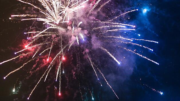 Auch Silvester wird in diesem Jahr anders. In Deutschland wird seit ein paar Wochen über ein mögliches Böllerverbot diskutiert. Einige Einzelhandelsketten haben bereits die Böller aus ihrem Sortiment entfernt.