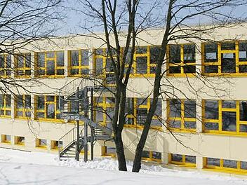 Für den Schulkomplex in Teuschnitz müssen neue Nutzungsmöglichkeiten überlegt werden.  Foto: Archiv