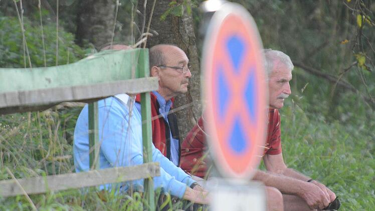 Fans im Halteverbot? Gesehen in Riedenberg. Foto: ssp