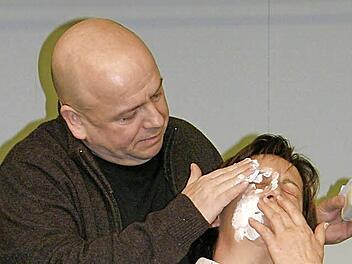 In Aktion: Harald Papp und Waltraud Weigand. Foto: Philipp Bauernschubert