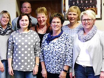 Der Obst- und Gartenbauverein Unterleichtersbach hat gleich doppelt Grund zu feiern: Mit einem neuen Vorstand ist es dem Verein gelungen, zu &uuml;berleben. Und: Noch heuer wollen die Mitglieder auf das 40-j&auml;hrige Bestehen ansto&szlig;en. Foto: Verena Kn&uuml;ttel