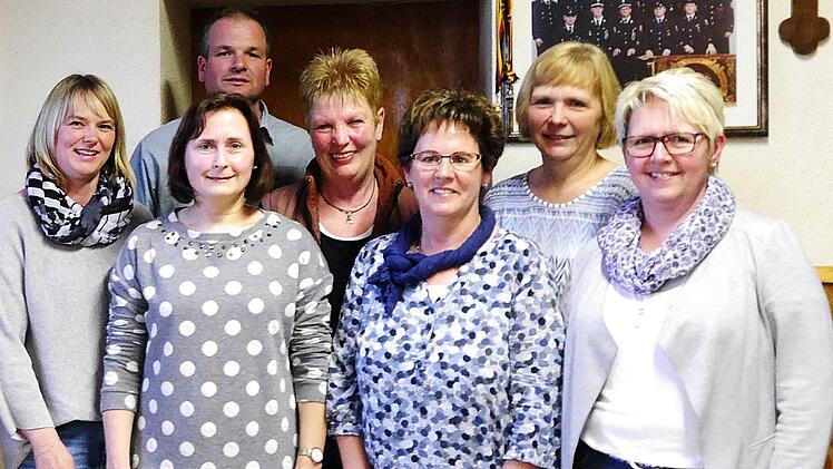 Der Obst- und Gartenbauverein Unterleichtersbach hat gleich doppelt Grund zu feiern: Mit einem neuen Vorstand ist es dem Verein gelungen, zu &uuml;berleben. Und: Noch heuer wollen die Mitglieder auf das 40-j&auml;hrige Bestehen ansto&szlig;en. Foto: Verena Kn&uuml;ttel