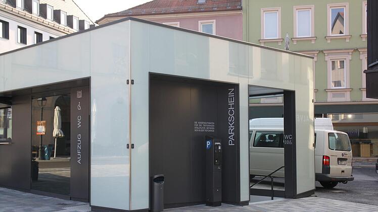 Am Tiefgaragenabgang  bei der VdK-Geschäftsstelle kann man ein Parkticket lösen.