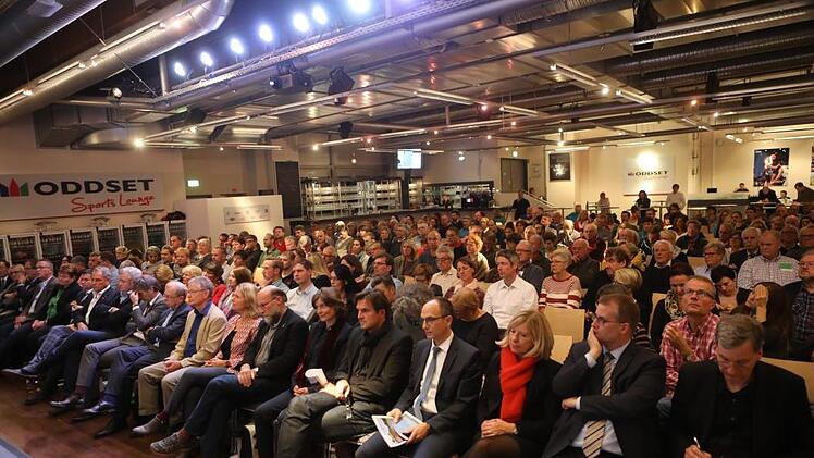 Podiumsdiskussion zum Gewerbepark Geisfelder Straße in der Brose-Arena. Foto: Barbara Herbst