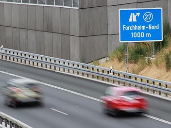 Der 37-Jährige lieferte sich  ein strafbares Rennen mit einem unbekannten Auto zwischen Forchheim-Nord und Buttenheim. Foto: Ronald Heck