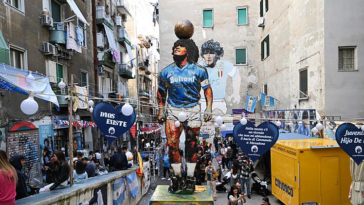 SSC Neapel - Eintracht Frankfurt - Features