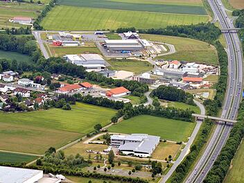 Blick auf einen Teil des Gewerbegebietes in Buttenheim  Luftbilder: Ronald Rinklef/privat