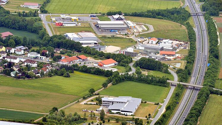 Blick auf einen Teil des Gewerbegebietes in Buttenheim  Luftbilder: Ronald Rinklef/privat