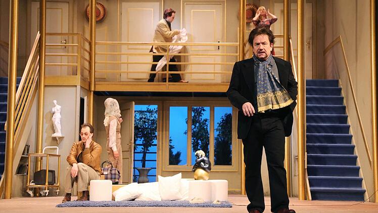 Turbulenter Bühnenspaß: Szene aus "Der nackte Wahnsinn" am Landestheater Coburg.Foto: Henning Rosenbusch