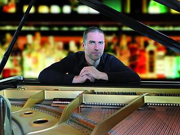 Tom Tooney (Frederik Leberle) erinnert sich an seinen Freund Novecento.  Foto: Andrea Kremper