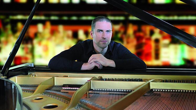 Tom Tooney (Frederik Leberle) erinnert sich an seinen Freund Novecento.  Foto: Andrea Kremper